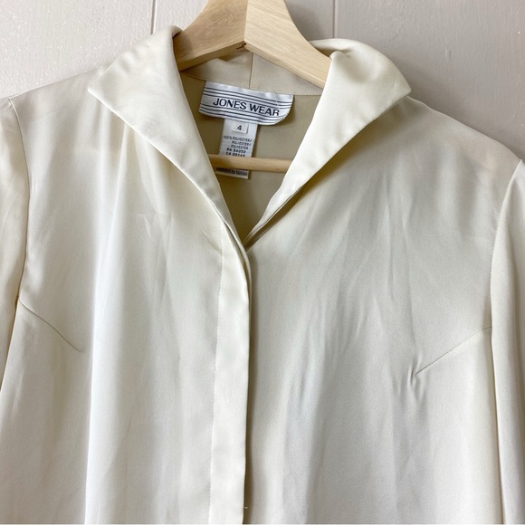 Jones Wear Beige/Ivory Long Sleeve Buttoned Blouse Size 4 - Picture 3 of 9